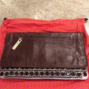 Tory Burch  Brown leather / sequence Clutch!